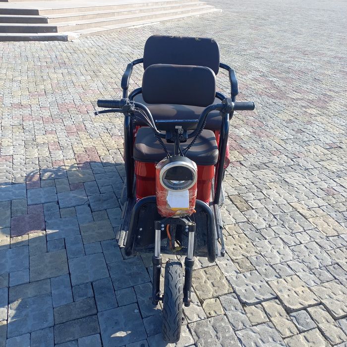 Скутер, тритцикл, електронный мопет