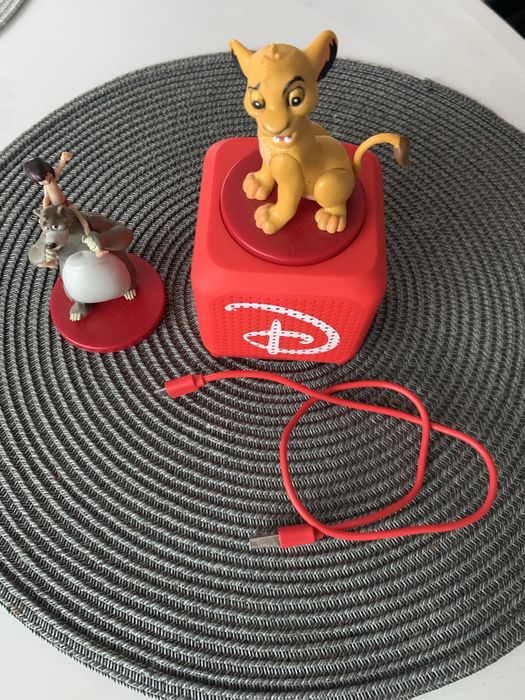 Тонколонка с кабел + 2 фигурки + 2 книжки