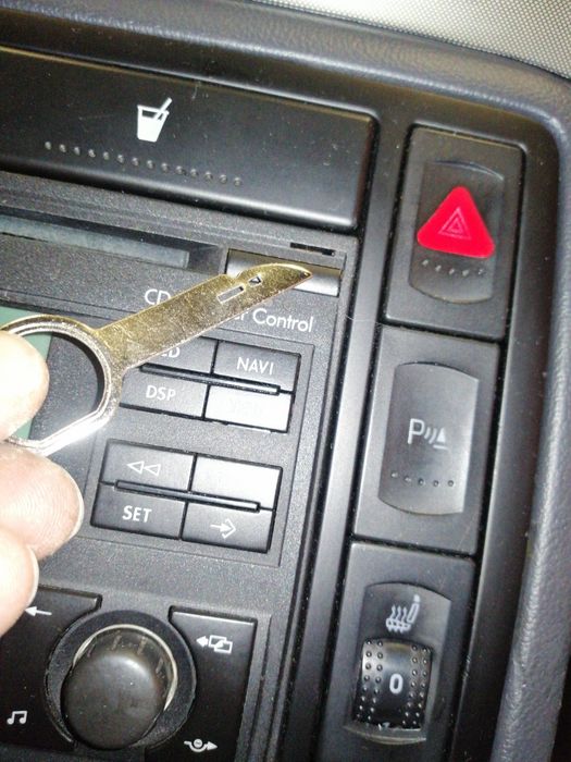 Щипки за радио 4 броя -  AUDI FORD Mercedes VW