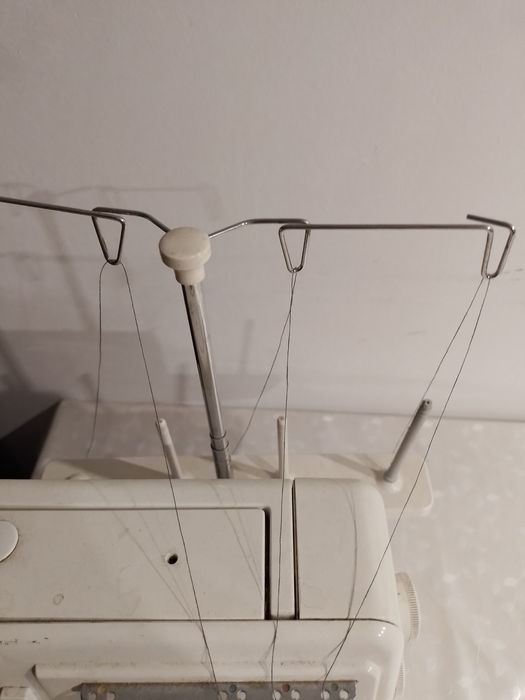 Оверлок в рабочем состоянии