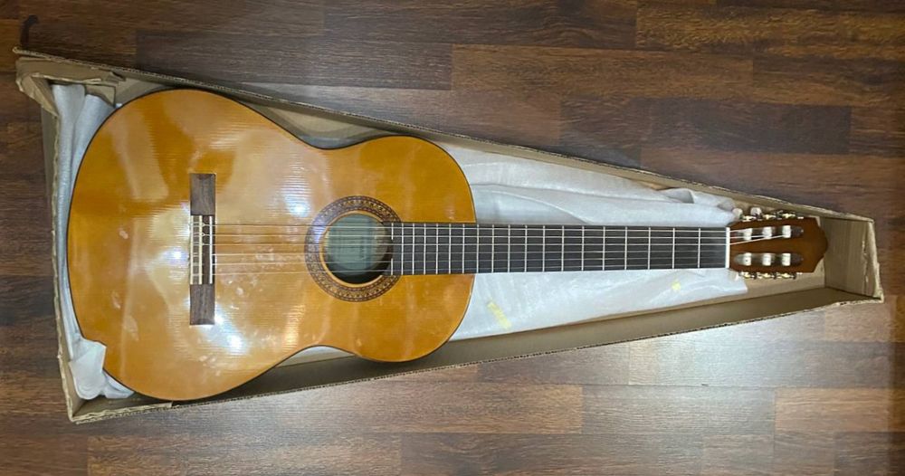 Гитара Ямаха новая в коробке  6 струнная