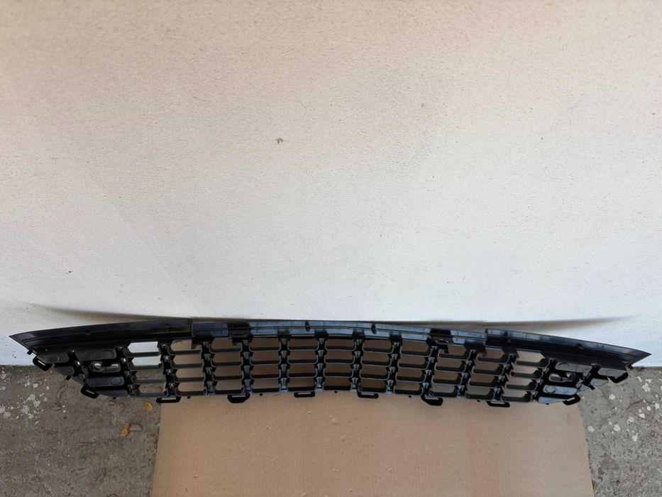 Grila centru bara fata Opel Astra J dupa 2009 noua originala 13266567