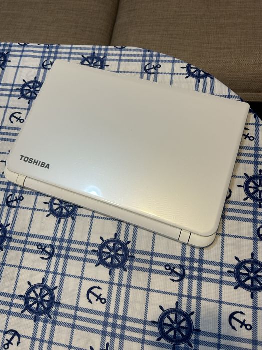 Лаптоп Toshiba L50-B