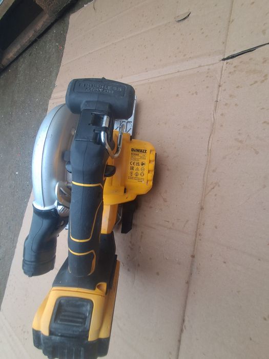 Circular dewalt DCS 565 .