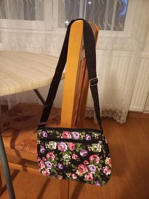 Дамски чанти с много прегради.