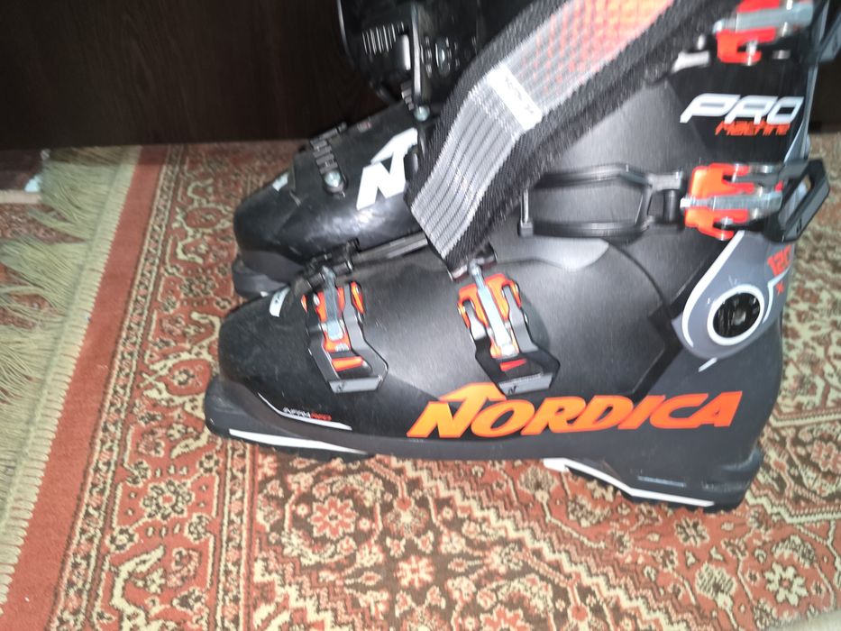 Clăpari Nordica, mărimea 42-43, pentru ski, 450 lei