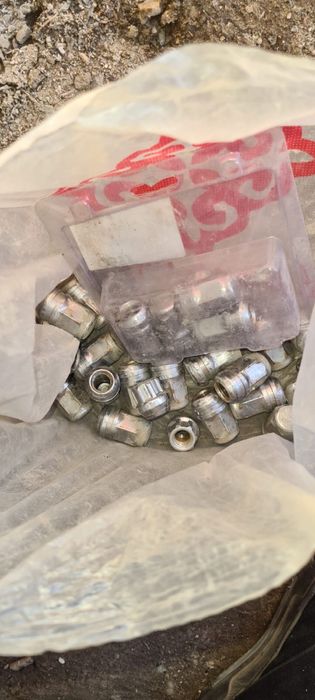 Продам комплект колес шины и титанки