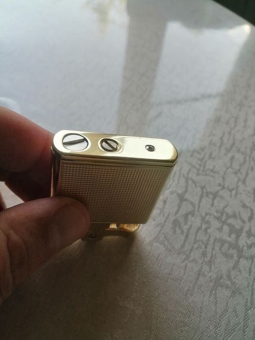 Бензиновая зажигалка.