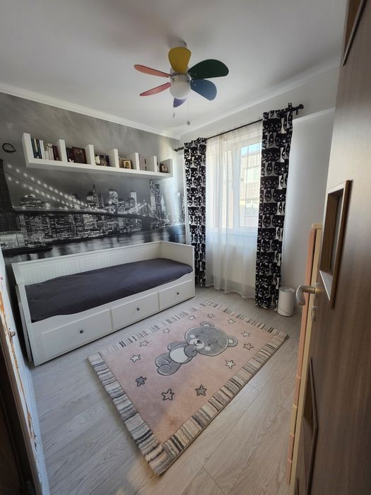De vanzare apartament 3 camere