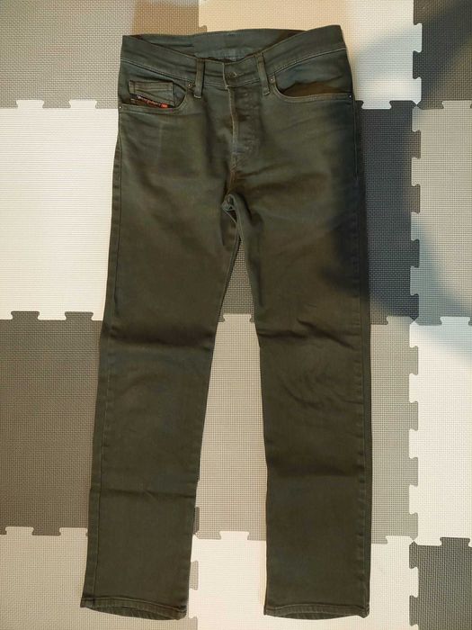 Jeans Diesel green army W26-L30 (38 x 2 CM) straight.