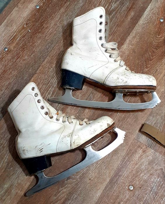 Коньки фигурные спортивные