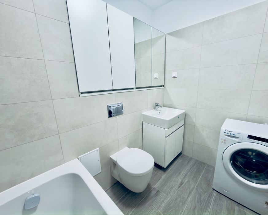 Apartament cu 3 camere la prima chirie in zona Tractorul,et 7/10