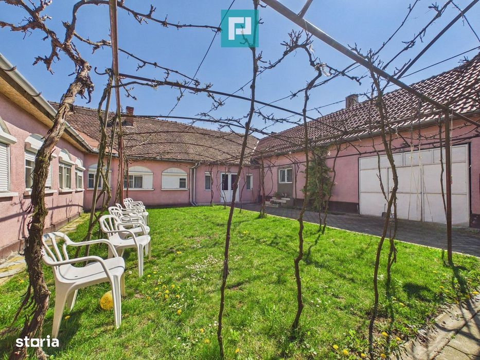 Casă solidă cu 5 camere in localitatea Almaș, Arad