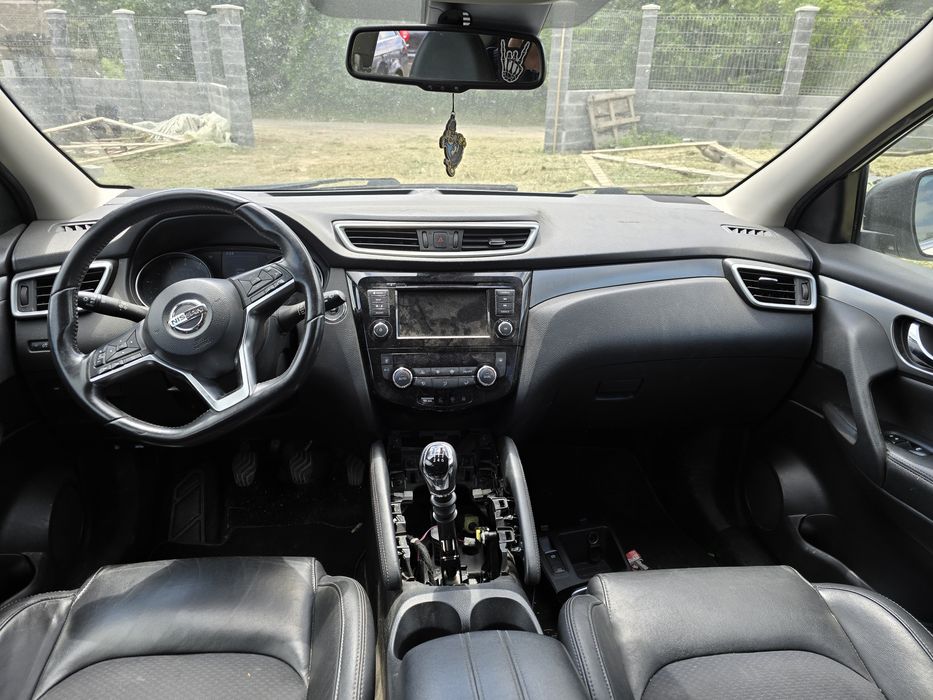 Продавам nisan qashqai на части