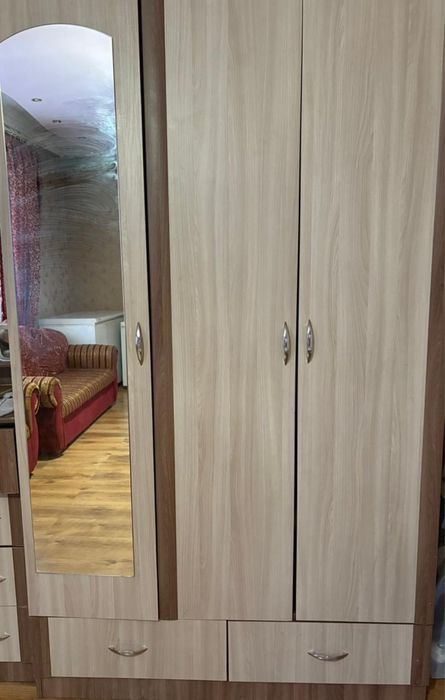 Продам шкаф с комодом