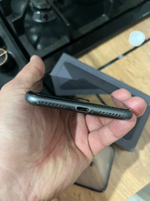 Продам Айфон 8 plus