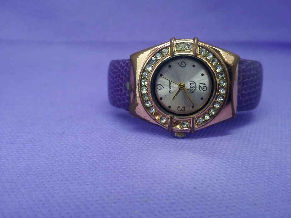 Продавам 3 броя кварцови часовника