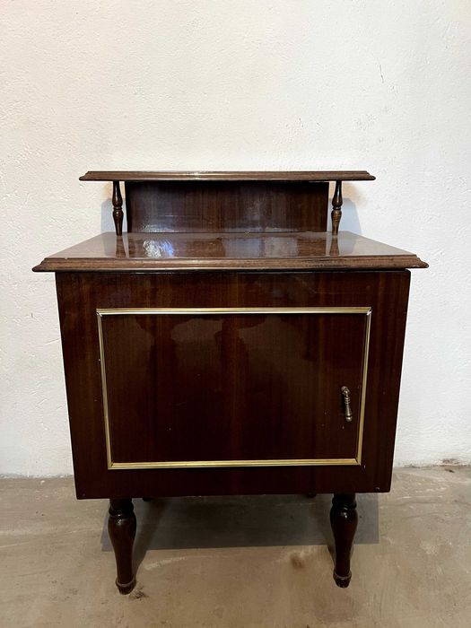 Комплект  за спалня (гардероб, тоалетка и две нощни шкафчета)