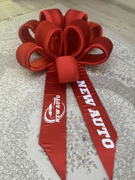 Подарочные бантики на автомобиль