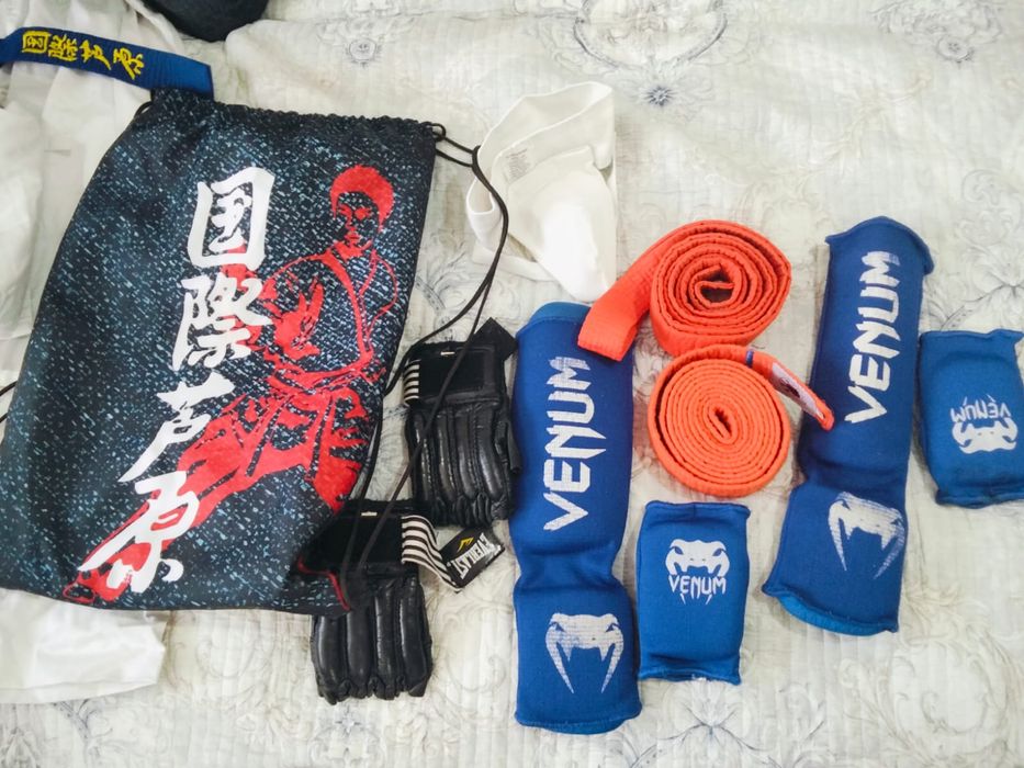 Кимоно и для каратэ все принадлежности