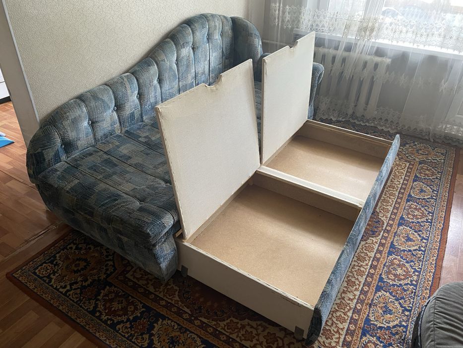 Продам диван в отличном состояний