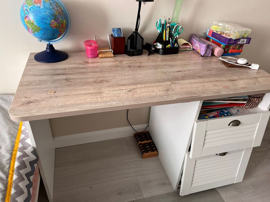 Учебный стол Белого цвета