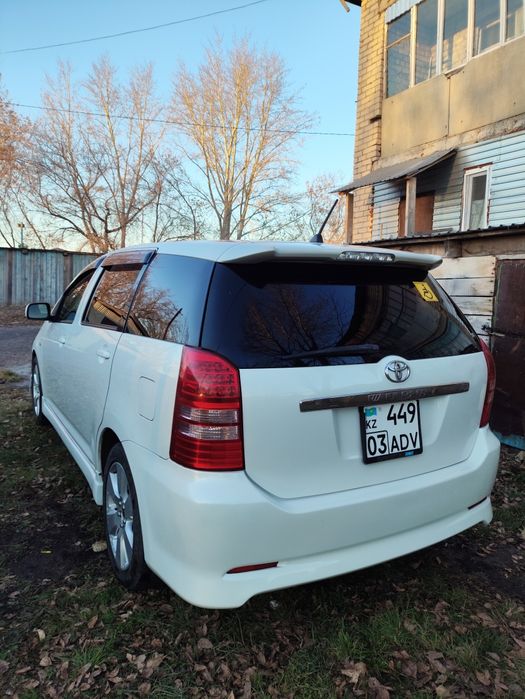 Тойота виш 1.8 объём