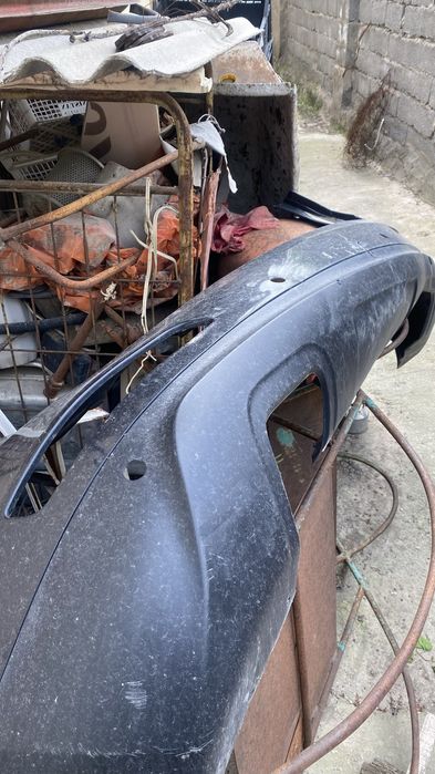 Бампер заднии.