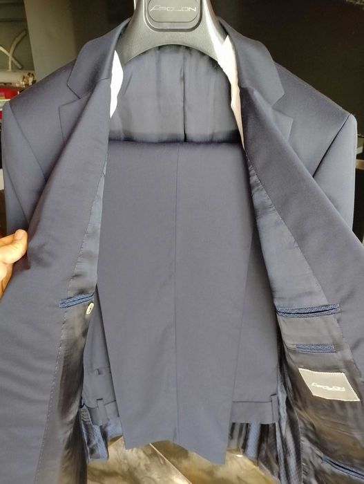 Чисто нов костюм