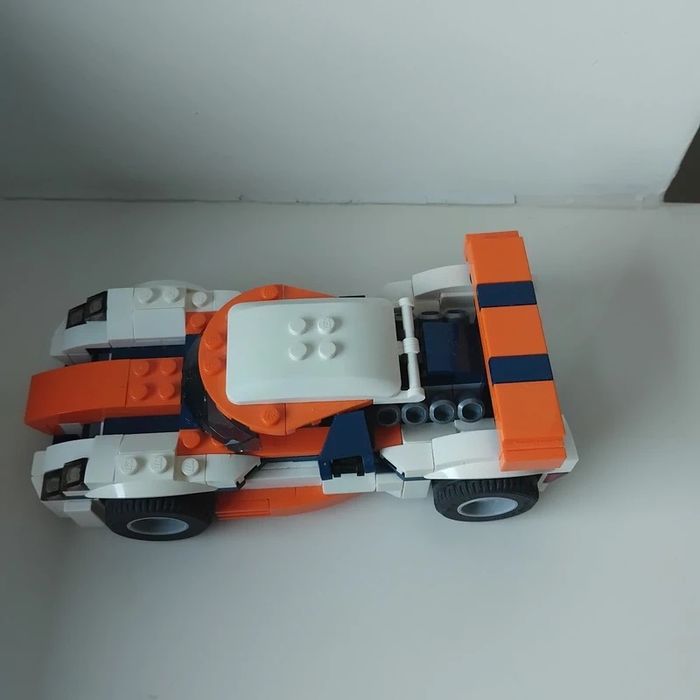 LEGO Creator 3 în 1 – Mașina de curse Sunset 31089, completă, cu instrucțiuni