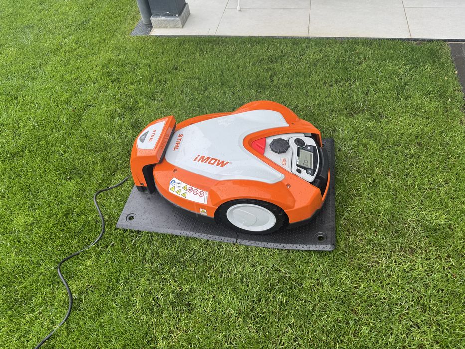 Robot tuns iarba  sthil RMI 632 P