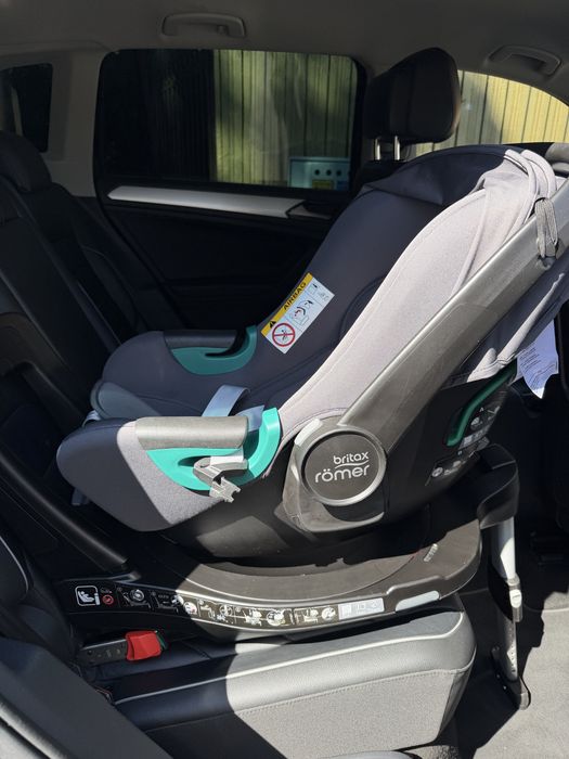 Scaun auto Britax Romer cu baza isofix
