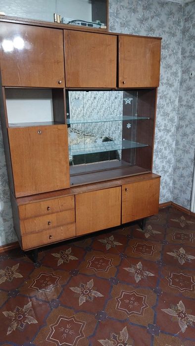 Диван раскладной,Сервант