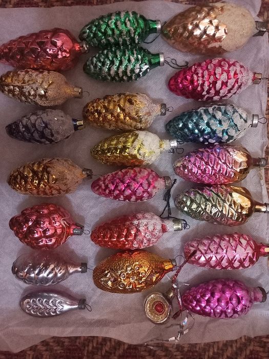 СССР ёлочные игрушки в большом количестве.