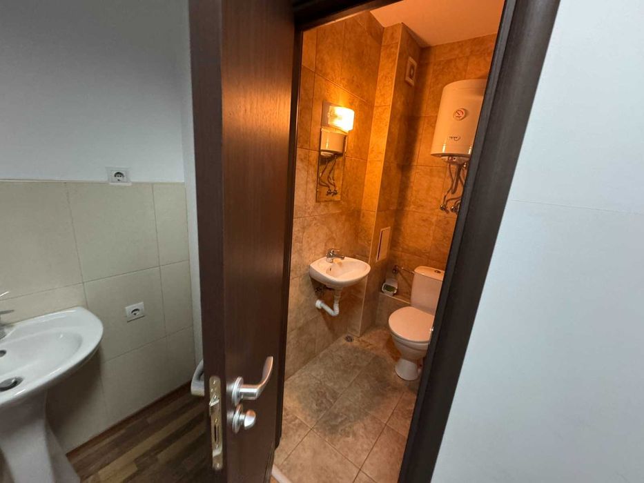 Продава се Офис в Варна, ЖП Гара - 170 кв.м за 6 €/кв.м - Снимка #2