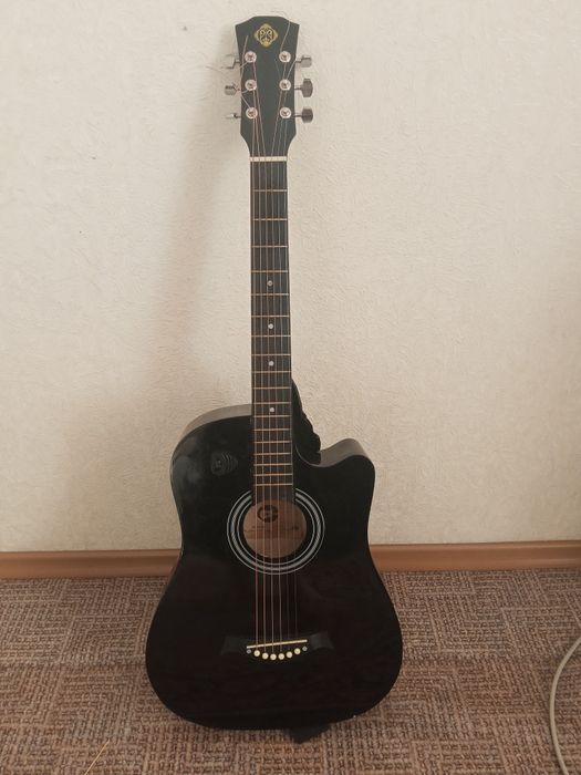 Продам гитару в хорошем состоянии