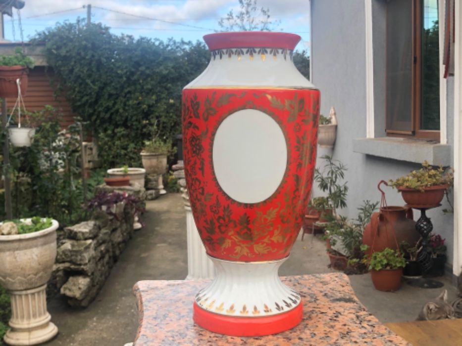 Уникална порцеланова ваза от 1967 г.Никола Й.Вапцаров!!!