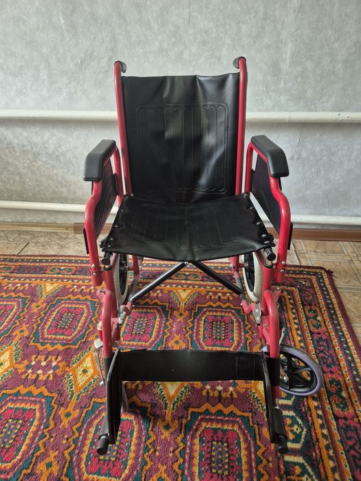 Продаётся новоя коляска