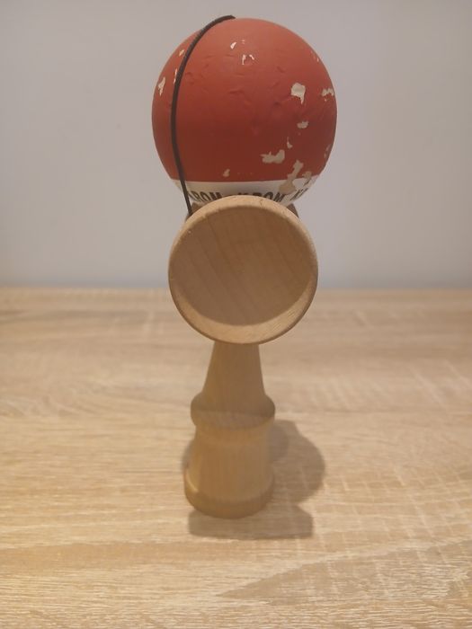 Kendama in stare bună.
