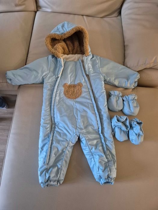 Зимен космонафт с мече