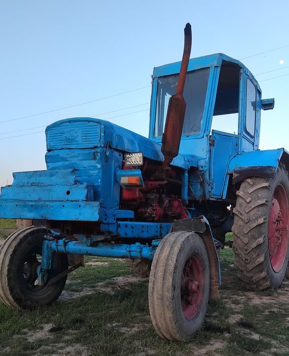 T 28 Traktor chizili bilan sotiladi.