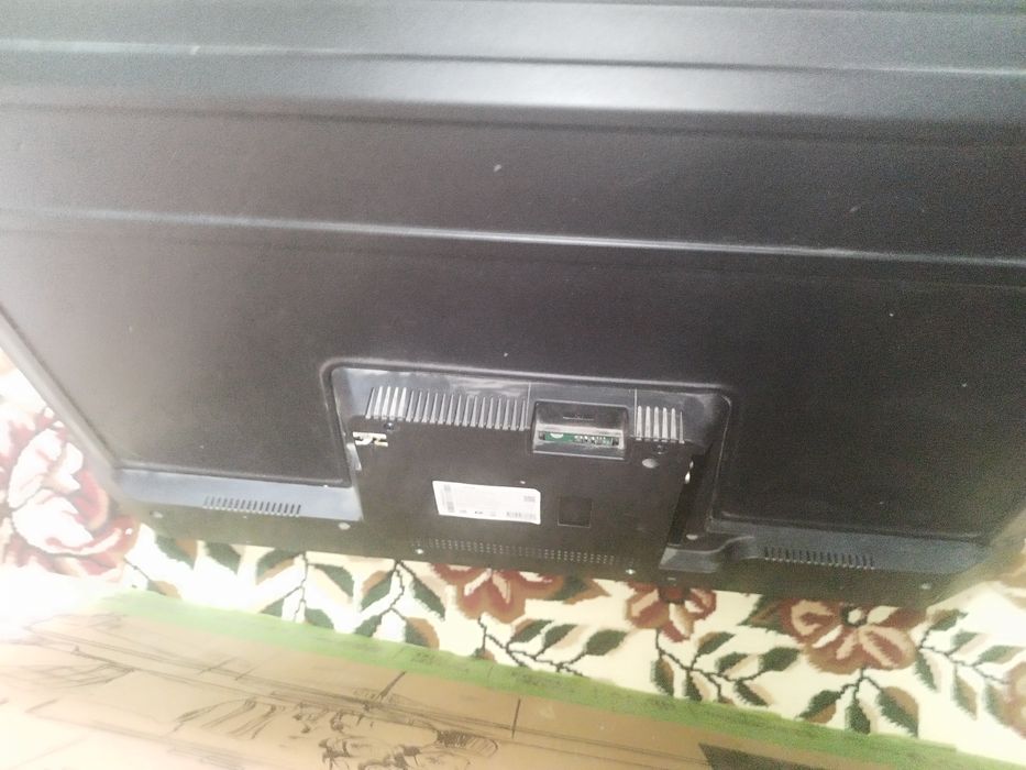 Телевизор 43  Smart tv без рамочный 4k Dolby digital plus