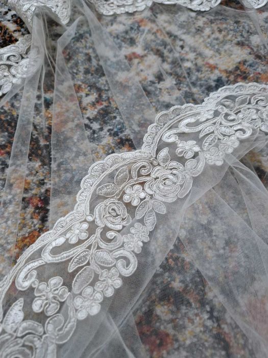 VOAL de mireasă, dantelă, alb, foarte frumos