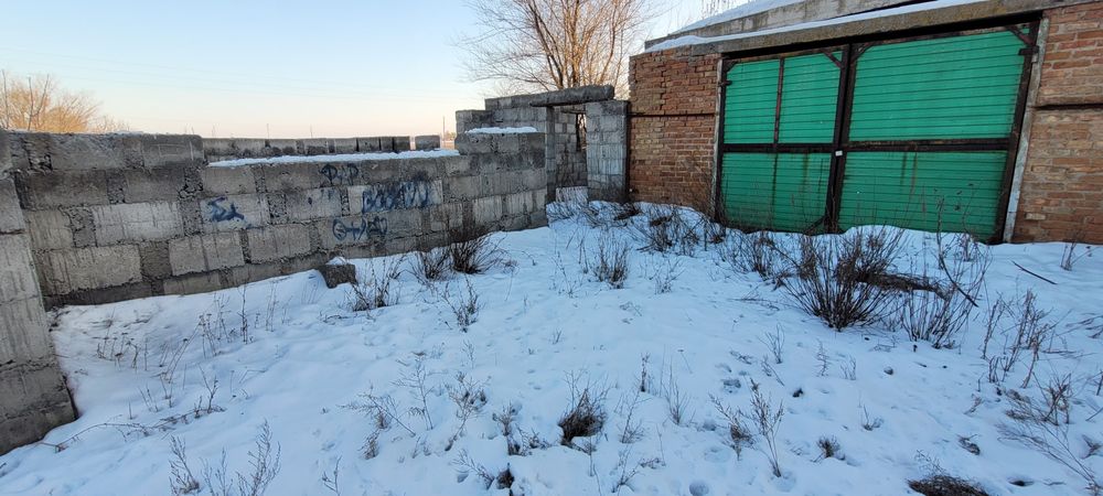 Продаётся территория с гаражами