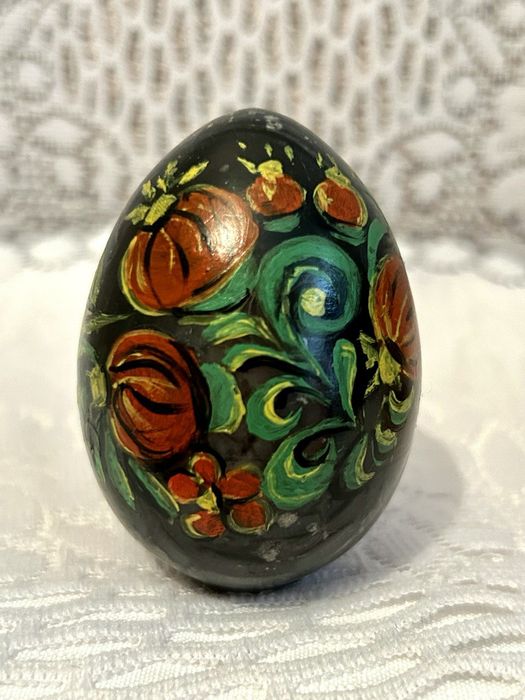 Яйцо пасхальное из мрамора,подставка оникс