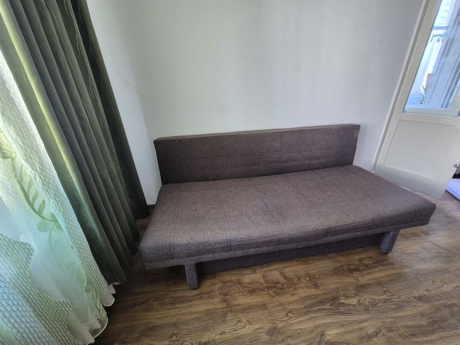 Donez canapea extensibila, utilizabila,  necesita mici reparatii