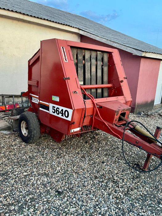 Presa de baloti rotunzi balotiera Fiatagri Hesston 5640 mica de deal recent adusa