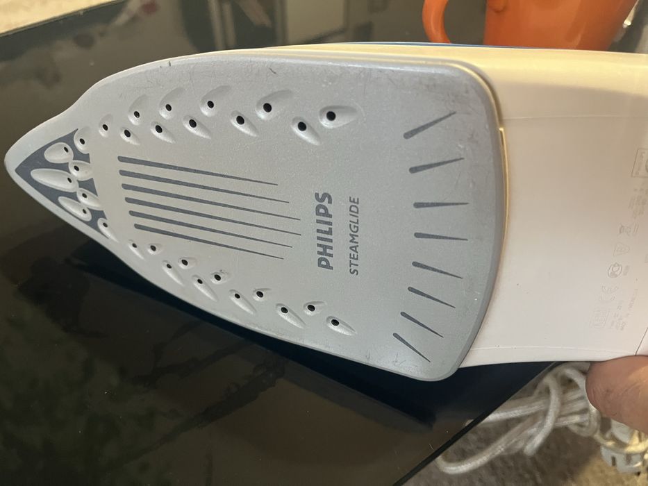 Парна Ютия Philips GC2810