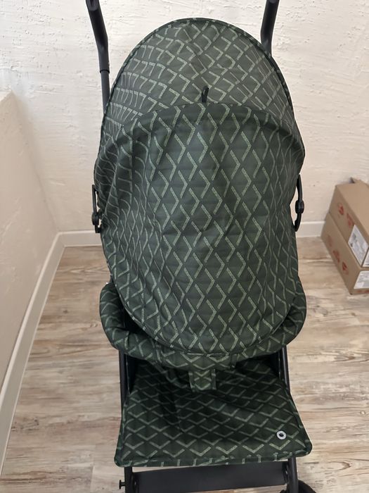 Продам новую коляску прогулочную