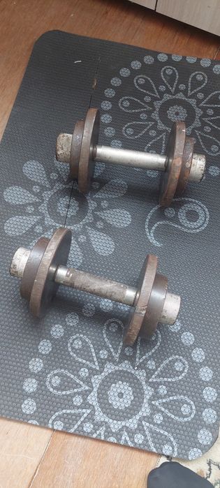 Гантелы  2 штука  регилируется по весом